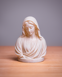Maria Statue